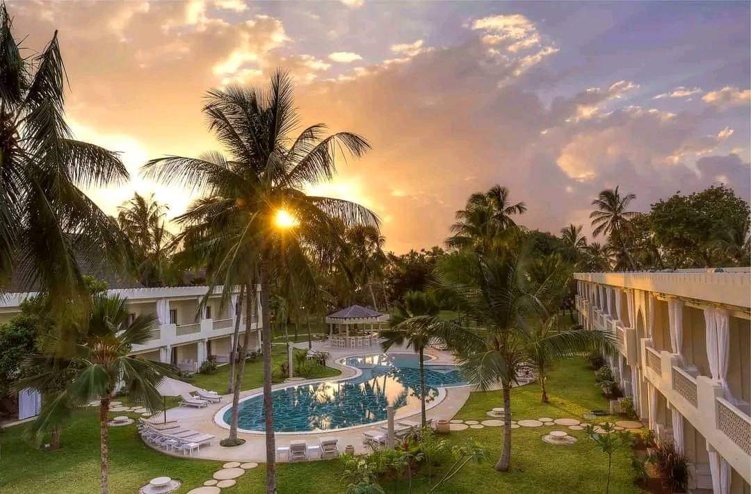 The rhythmic sound of waves and the endless horizon of the ocean offer a sense of peace.